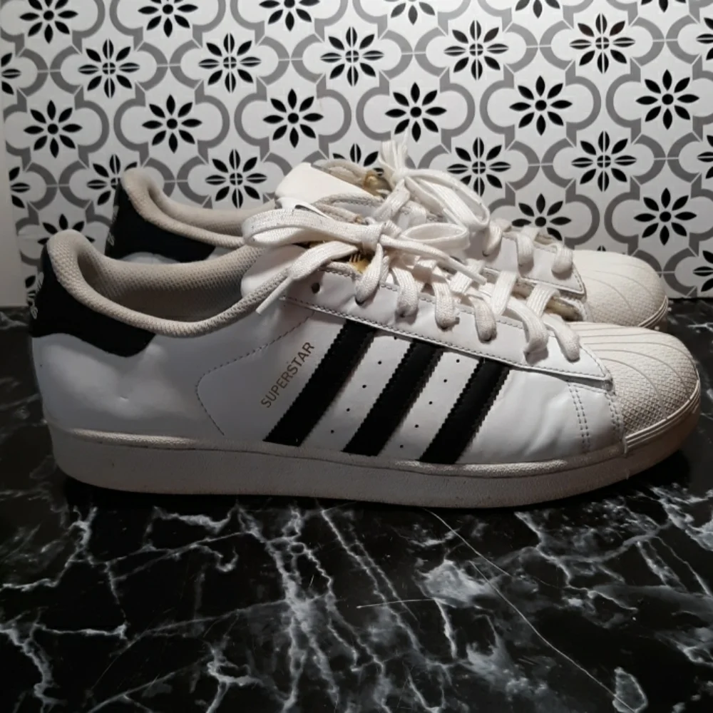 Adidas size 11 white black